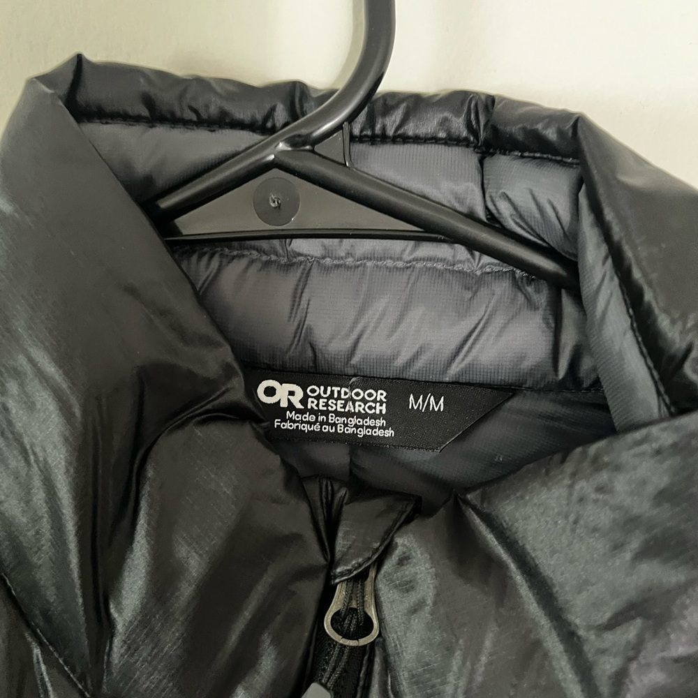 NWOT Outdoor Research Black Womens Lightweight Puffer Jacket - Picture 3 of 5